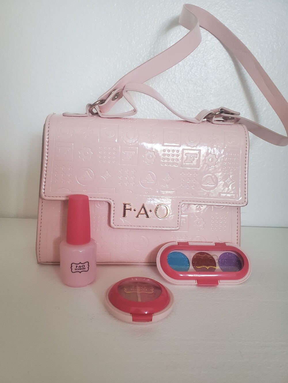 FAO Schwarz Pink Purse And Accessories